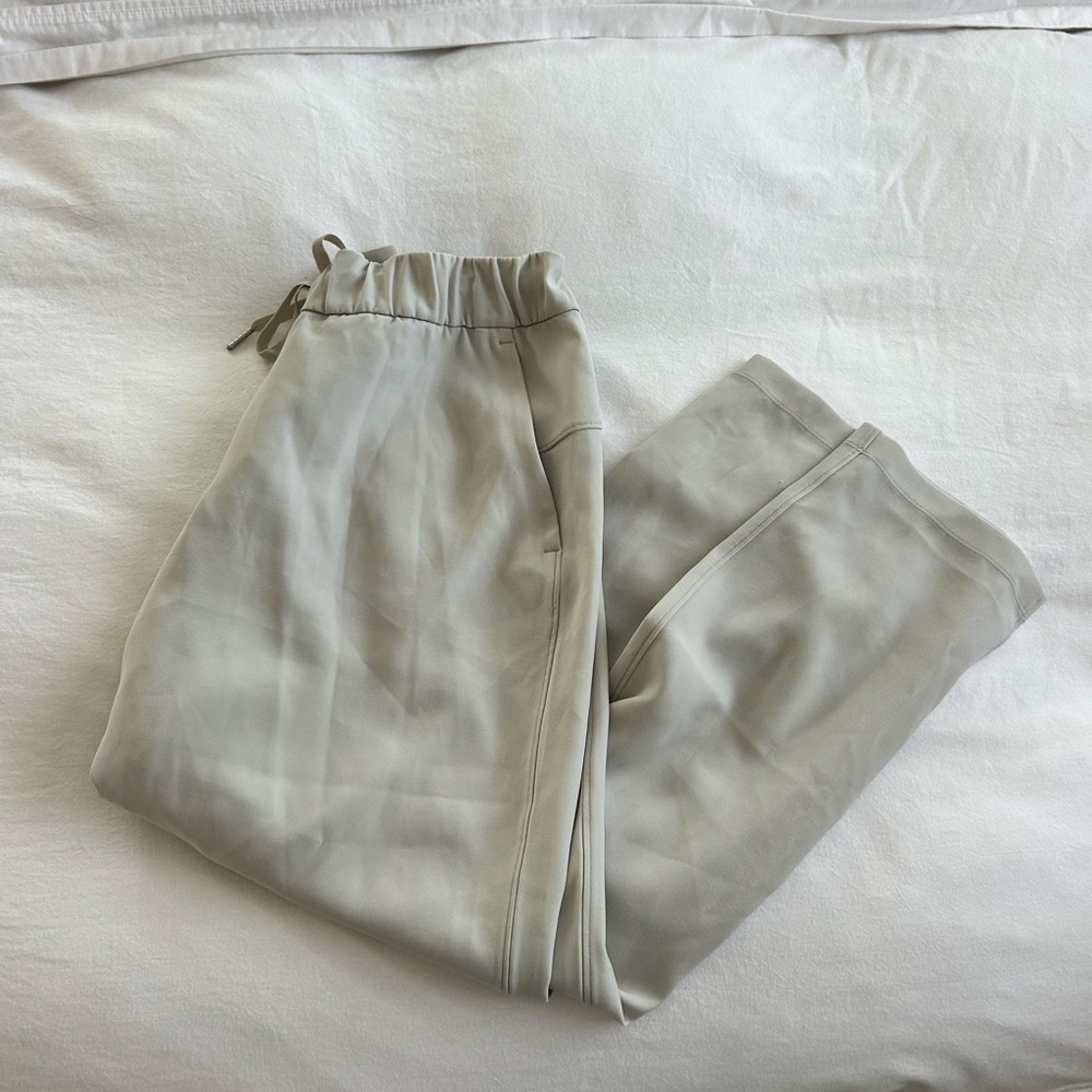 NWOT Lululemon Luxtreme Mid-Rise Pant ankle length color Bone